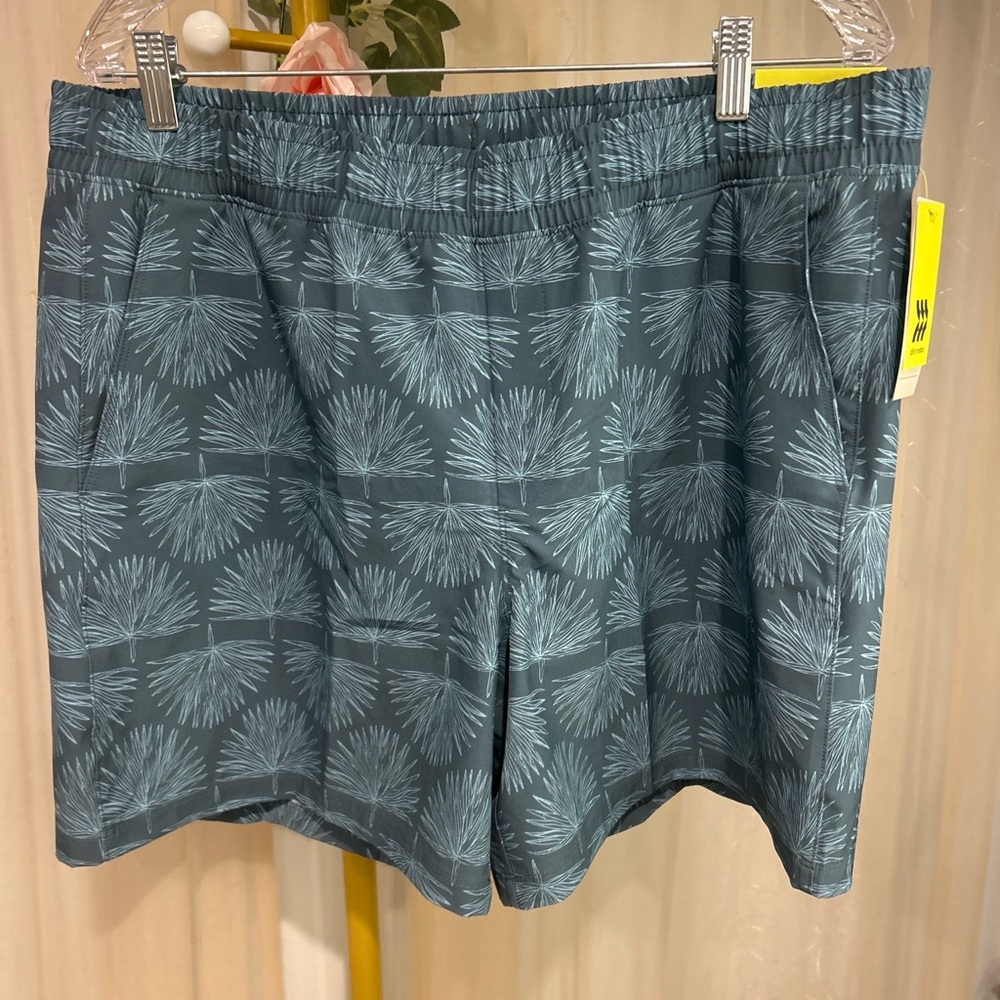 All In Motion Hybrid Athletic Shorts Gray Palm Print NWT Size L